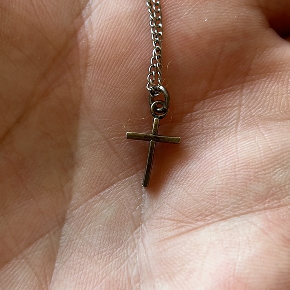 Dainty silver cross and necklace- marked Sterling - Picture 4 of 10